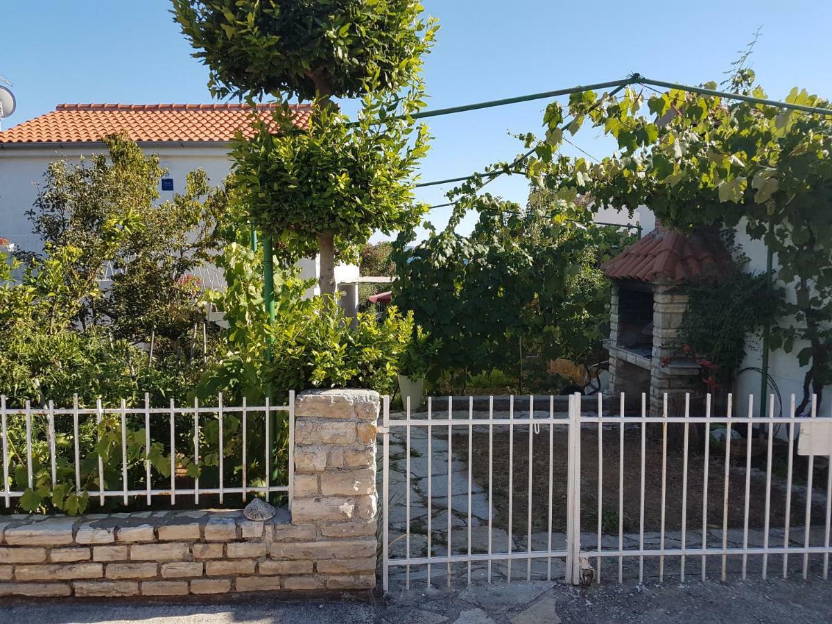 Apartman Roko Petrcane Buitenkant foto
